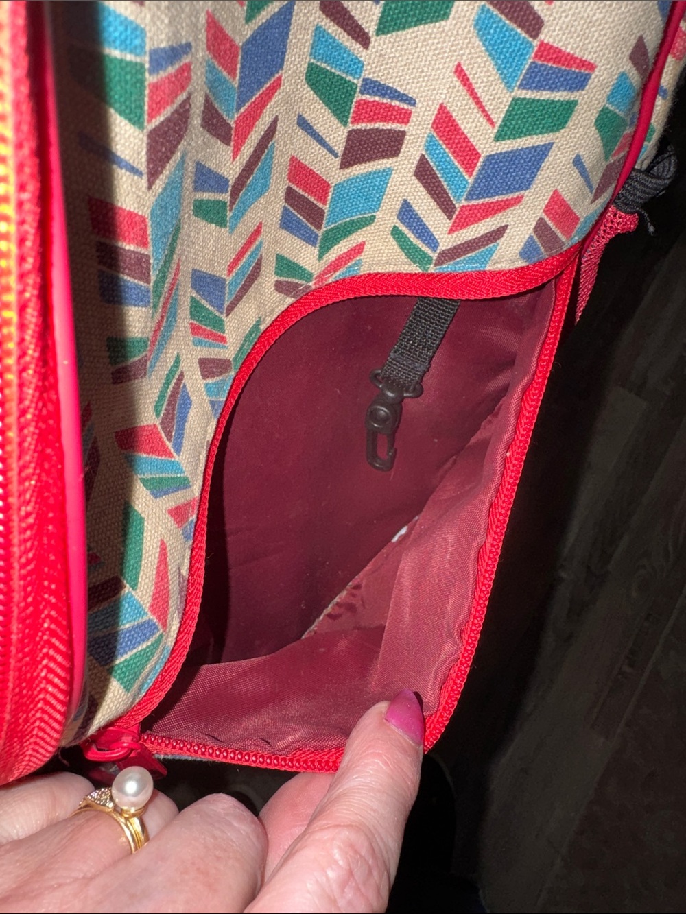 Kavu Cream Chevron Sling with Blue Fox Print and Red Trim - Picture 5 of 9